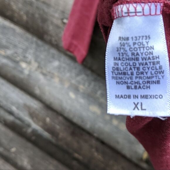 Big Cat Rescue Long Sleeve Lion Record Shirt Red - Picture 7 of 7